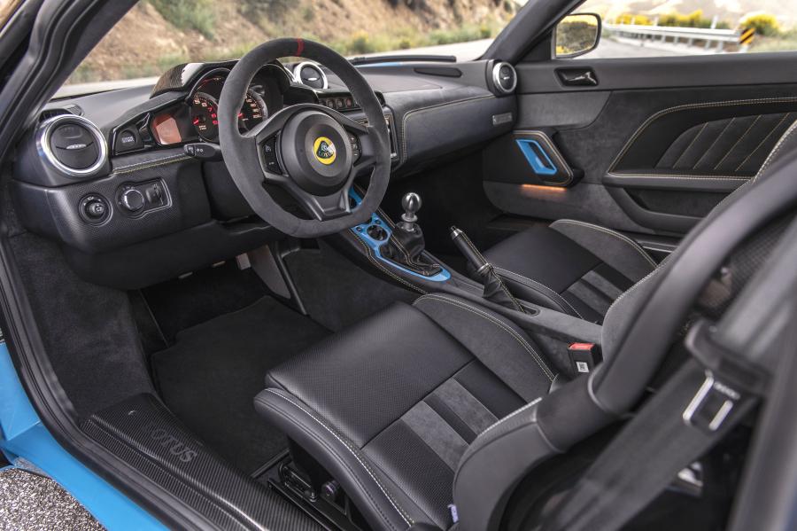 Интерьер Lotus Evora GT 2019 года  (NA) (фото 9 из 40)